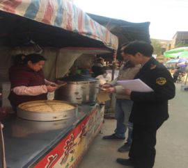 英德市食藥監(jiān)局全力加強(qiáng)鎮(zhèn)級春節(jié)前食品安全大檢查，保障食用農(nóng)產(chǎn)品批發(fā)安全